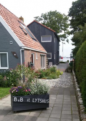 B&B It Lytshûs